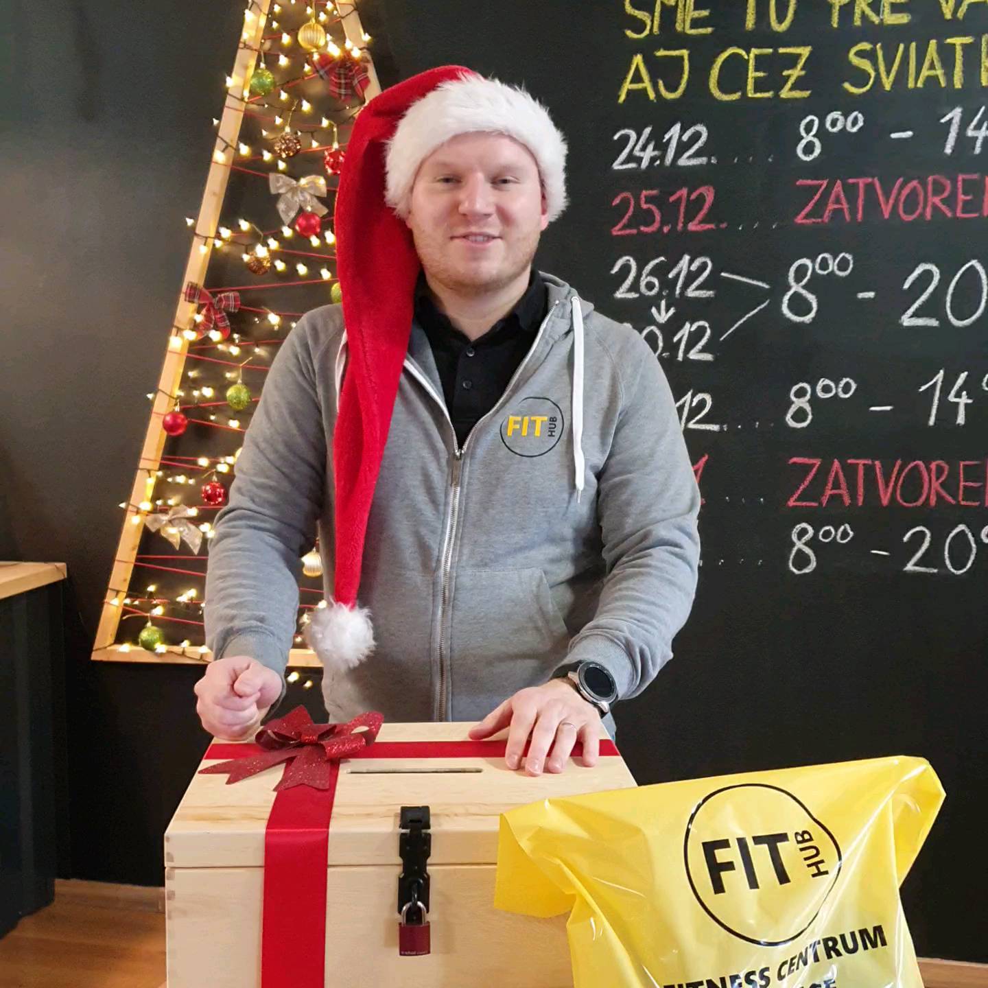 🥳Vianočná súťaž pozná svojich výhercov!!!
1. miesto 👉 6-mesačné členstvo - Marek Belák @marek_belak
2. miesto 👉 3-mesačné členstvo - Patrik Masár @_patyno_
3. miesto 👉 balík odmien (Workout coffee, Fithub tričko, Multikomplex, šejker) - Lukáš Schneider @lukas_nosfik
Výhercom srdečne gratulujeme.