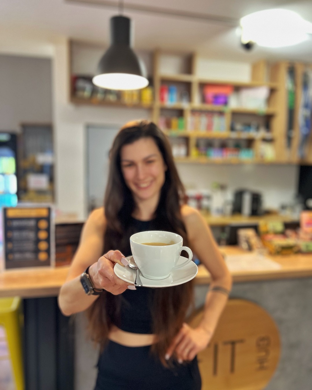 Dobrá káva a dobrý tréning spravia hneď krajší deň. ☕💪

U nás vo fitku si môžeš dopriať výbornú Workout Coffee, ktorá ťa nakopne pred tréningom alebo spríjemní chvíľu po ňom.

Príď si zacvičiť… a dať si dobrú kávu. 😉